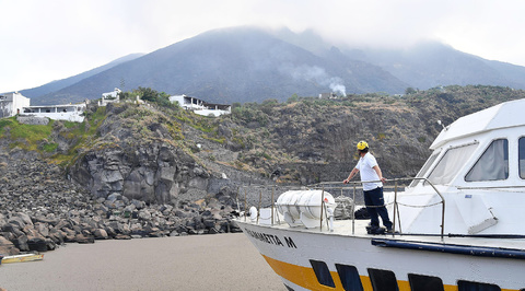 В Италии ожидают второго извержения вулкана Стромболи