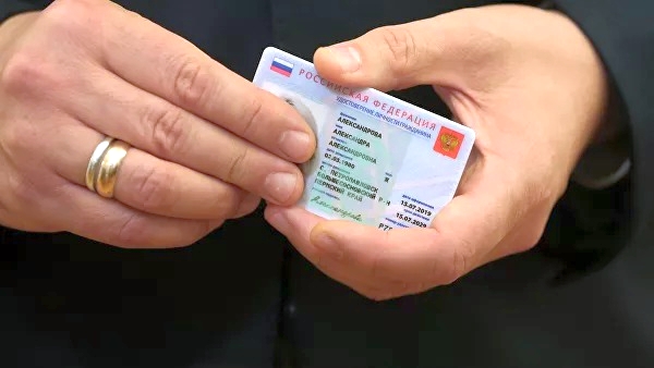 Сбербанк готов организовать выдачу электронных паспортов россиянам