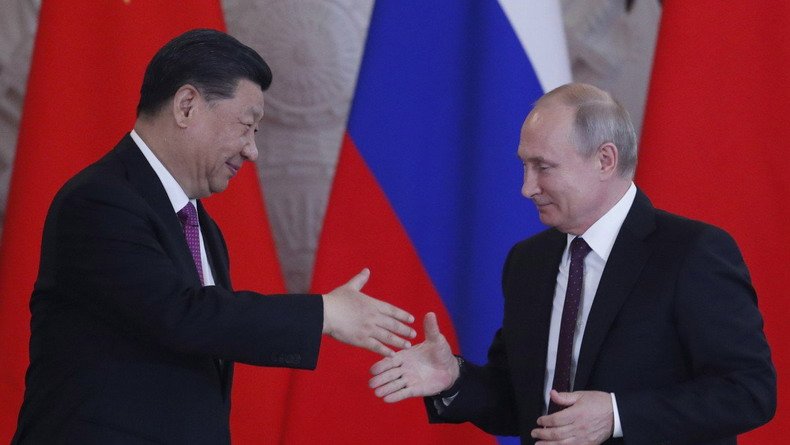 Впервые эмитировав государственные облигации в юанях, Россия вместе с Китаем еще дальше уйдут от доллара