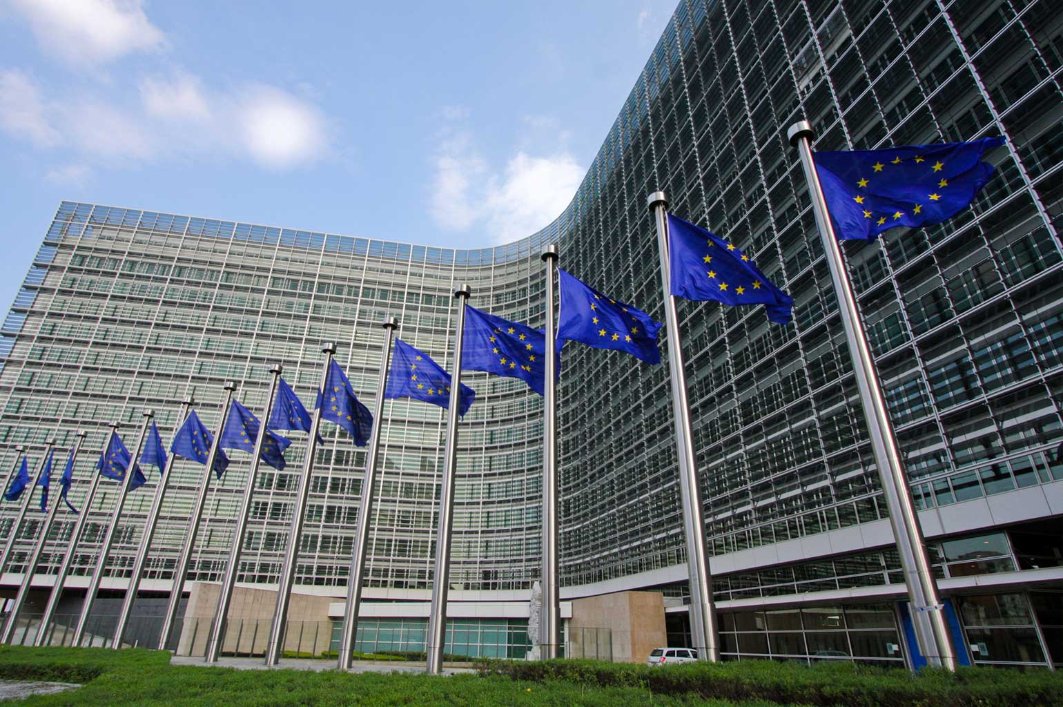 Еврокомиссия подготовит меры по борьбе с "российской дезинформацией"