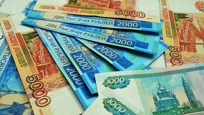 Россиянам напомнили о двойной зарплате в праздники