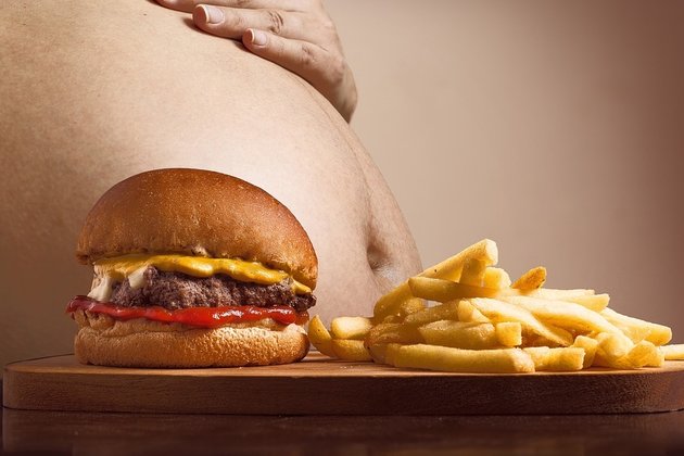 Ученые доказали опасность гамбургеров для мужчин