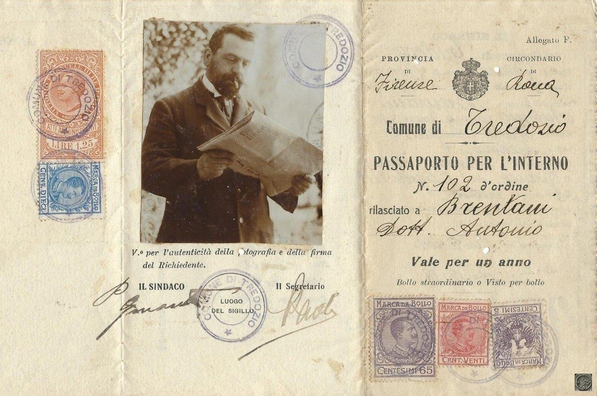 В 19 веке для фотографий на паспорт не существовало никаких правил.