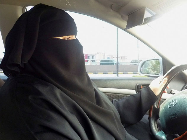 В Саудовской Аравии женщинам позволили водить машины