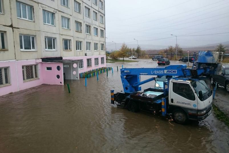 Под воду уходит Магадан из-за сильного дождя