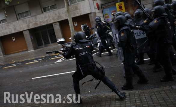 Полиция Испании открыла огонь по участникам референдума, есть раненые