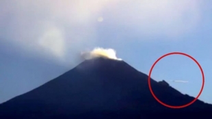 Над вулканом в Центральной Америке были замечены странные огни