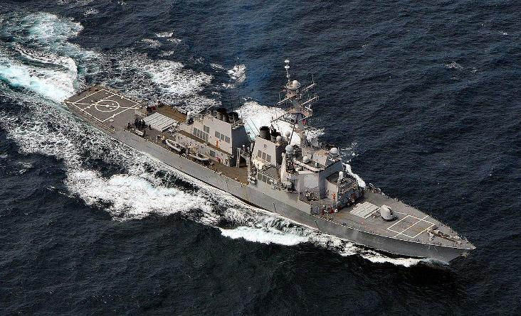 Российские военные самолеты отрабатывают учебные атаки на корабли ВМС США, зашедшие в Черное море