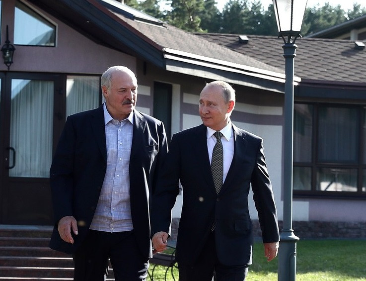 Путин признал победу Лукашенко и теперь будет ждать создания военных баз на границе с Польшей - пресса Чехии