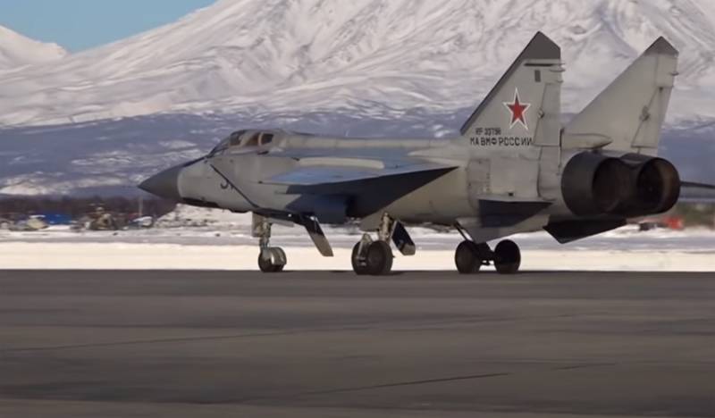 Сразу три МиГ-31 поднимались на перехват беспилотника Global Hawk США: обсуждается причина задействования тройки перехватчиков