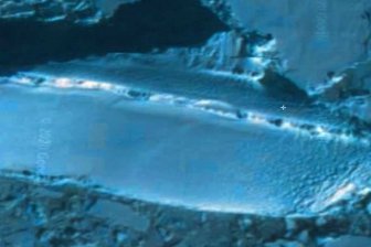 Загадочный «ледяной корабль» нашли у берегов Антарктиды