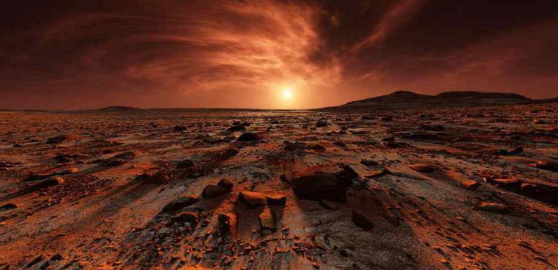 Уфологи заметили на Марсе египетские иероглифы