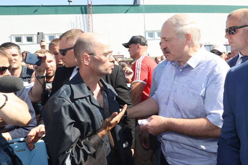 Лукашенко припугнул протестующих возможной реакцией России