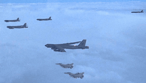 Шесть B-52H Stratofortress, похоже, имитировали ядерный удар по целям в России.