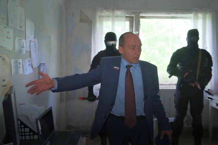 “Я тебя погашу”: вымышленный депутат Наливкин в новом видео преподал жесткий урок коллекторам