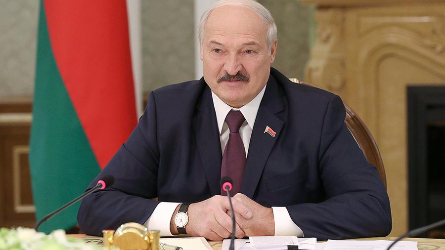 «Личностный момент»: в Белоруссии готовят конституционную реформу. Почему Путин простил Лукашенко заигрывания с Западом и встал на его сторо