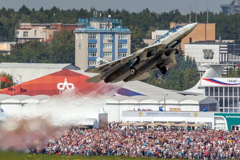 Сердюков: Первоочередная задача по истребителю Су-57 - поставка в Вооружённые силы РФ