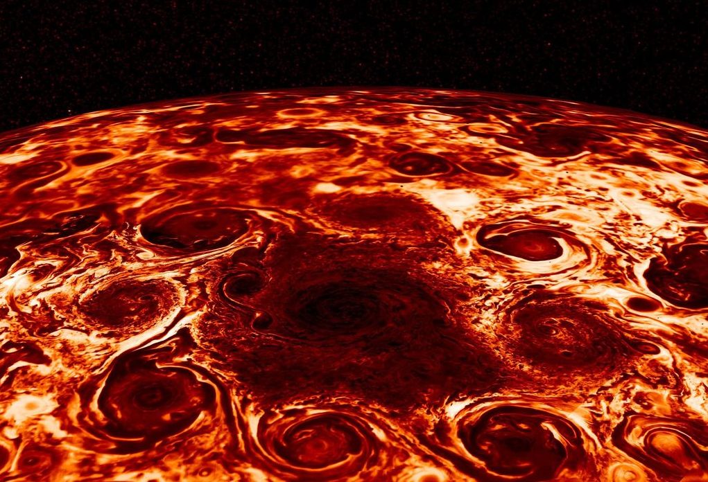 Ученые выяснили, почему полярные бури на Юпитере не сливаются в одну