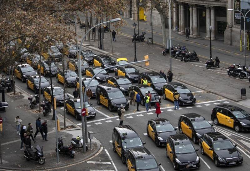 Uber Испании пересадит таксистов на электромобили