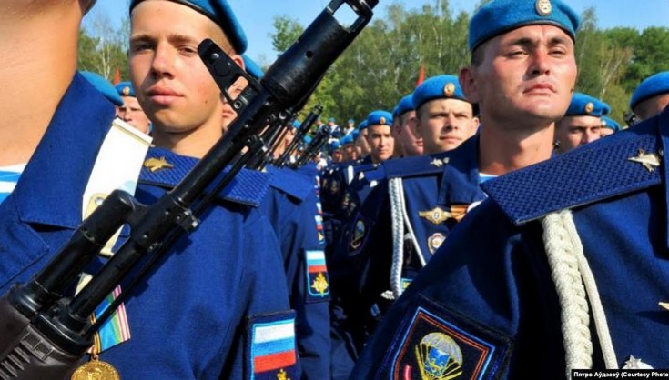 Россия отправляет в Белоруссию на учения псковских десантников