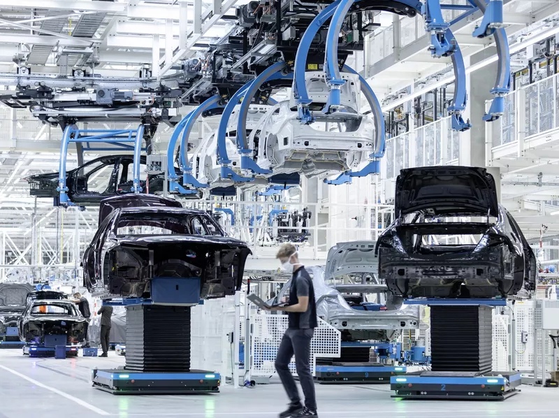 Введен в строй автомобильный завод будущего автоконцерна Mercedes-Benz