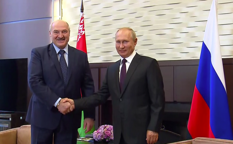 Президент Белоруссии рассказал Шойгу, что обращался к Путину за оружием