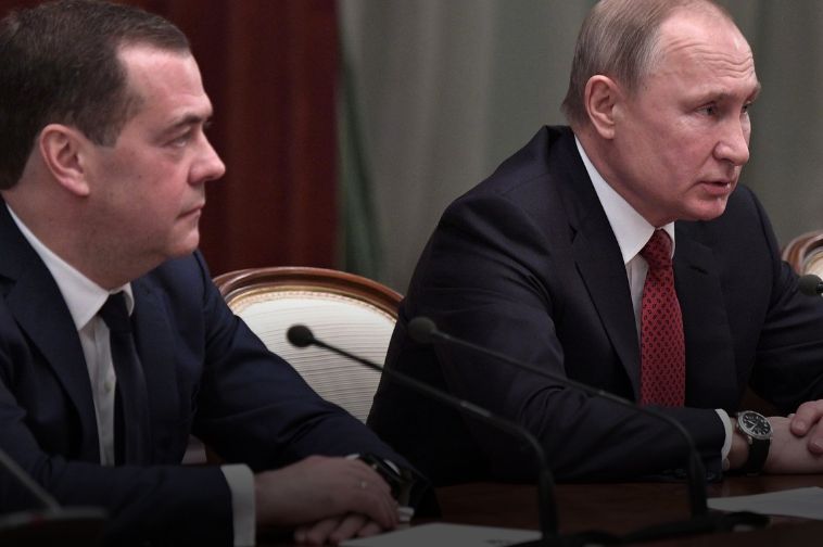 Путин наградил Медведева орденом «За заслуги перед отечеством»