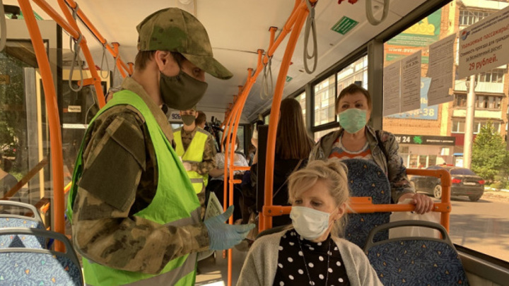 В Самаре автобусы не едут, пока пассажиры не наденут маски
