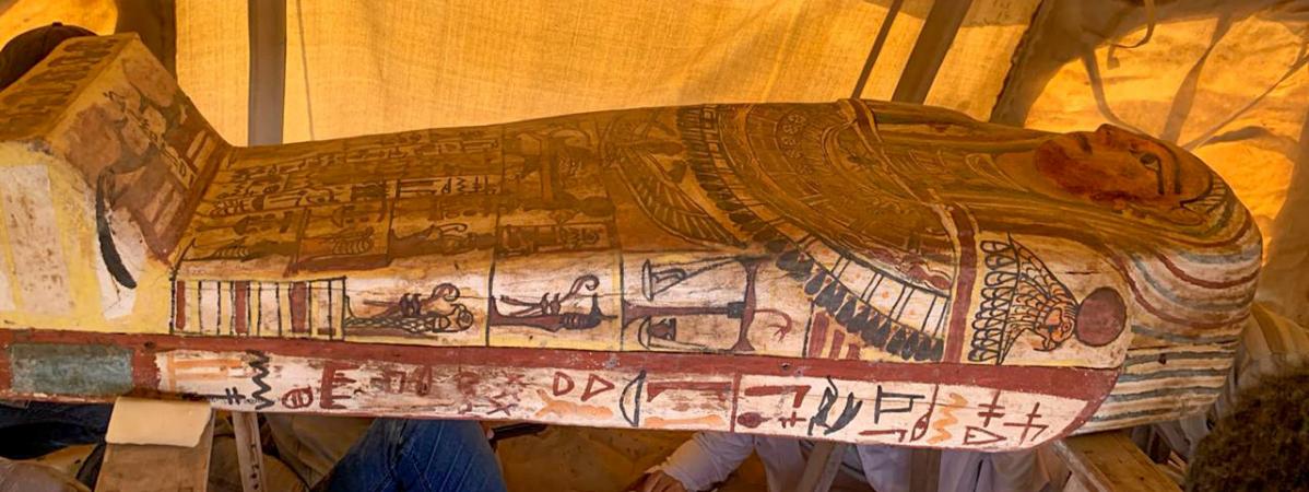 Египетские власти нашли еще 14 саркофагов, сохранившихся неприкосновенными 2500 лет