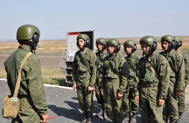 Турция: На Западе возмущены вводом российских войск в Карабах, но не замечают их военной базы в Армении