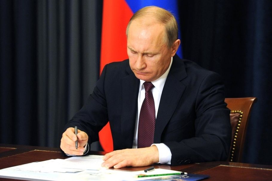 Путин подписал закон о повышении налогов для богатых
