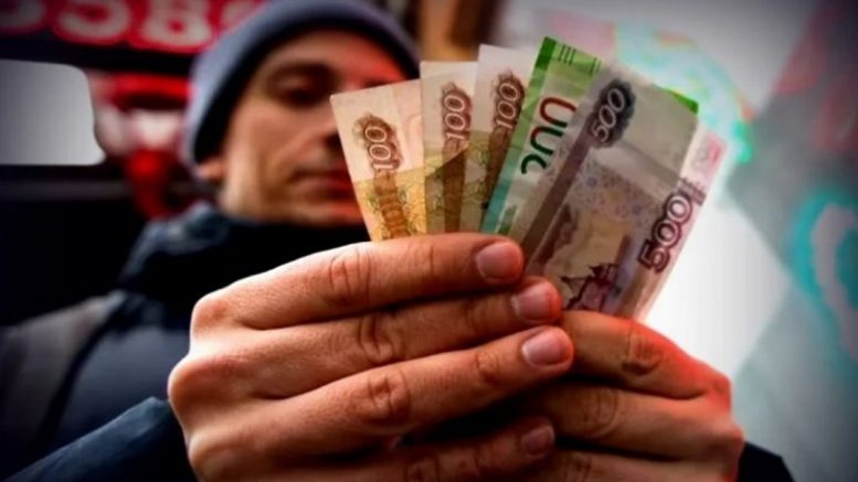Снова залезут нам в карман: Медведев поддержал идею ввести налог на зарплаты