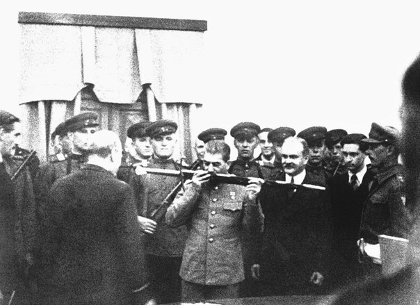 Восхищённый Георг VI приказал выковать меч в честь защитников Сталинграда: там сломали хребет нацистской армии.