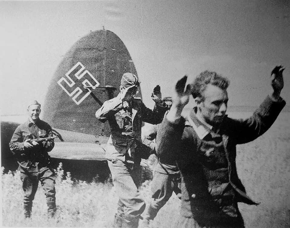 Отрывок из донесения уполномоченного 3-го отдела (особого отдела) 10-й смешанной авиадивизии Леонова от 27 июня 1941 года