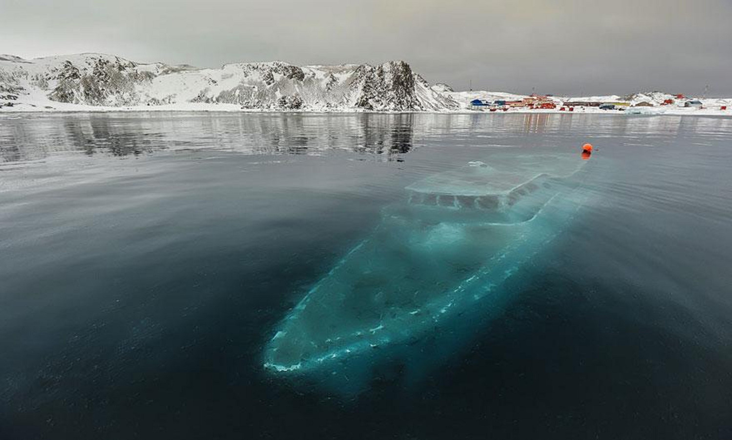 Яхта Mar sem FIM В Антарктике