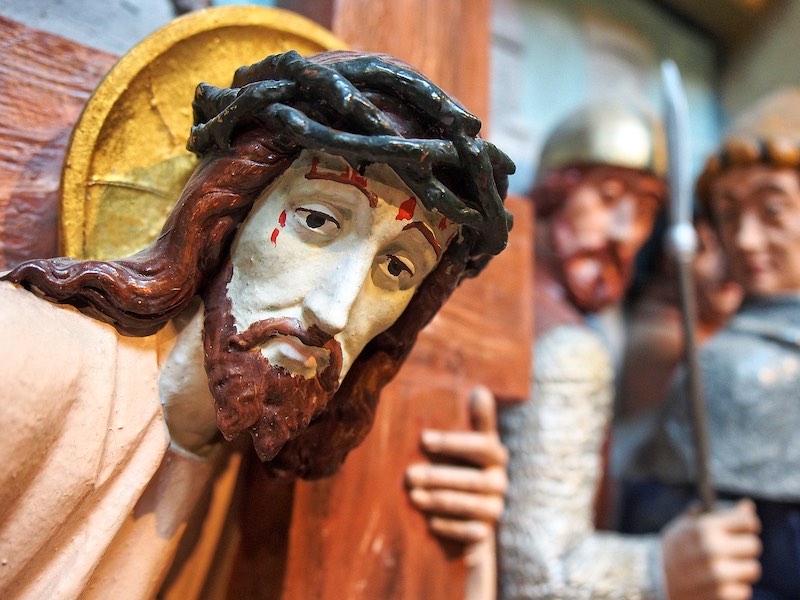 Антихристианский вандализм достиг апогея в Европе