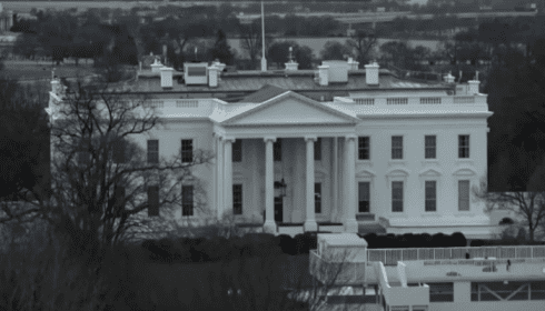 Белый дом уже третий день выглядит пустым. Правительства ждут мега-метеорит?