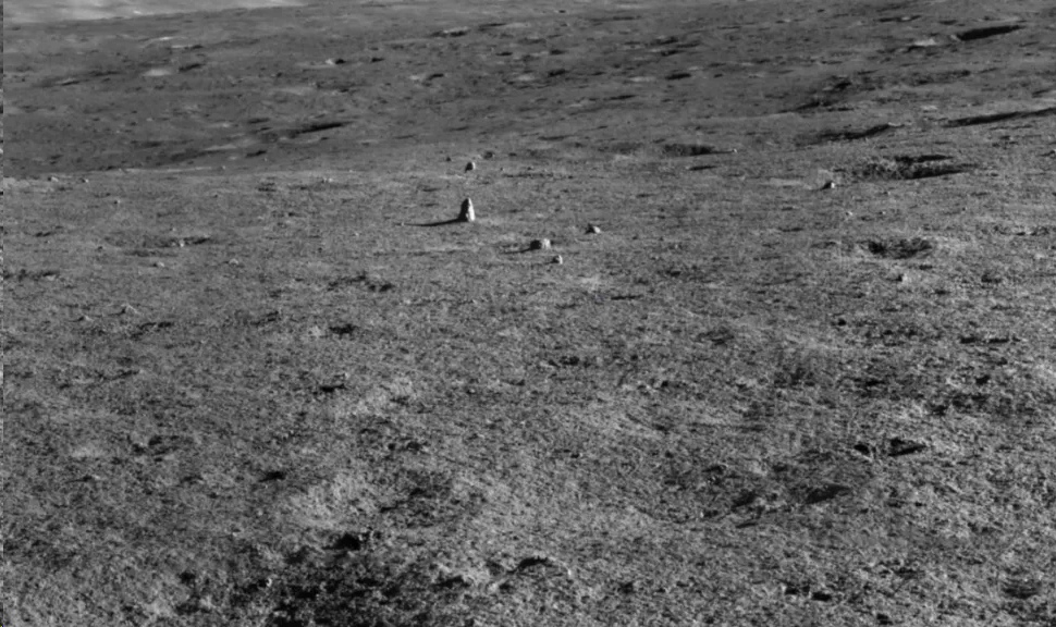 «Чанъэ-4» нашел камень-столб на обратной стороне Луны