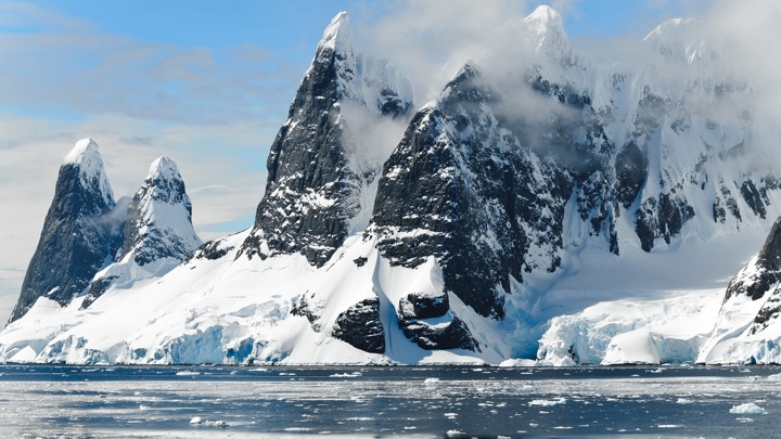 От Антарктиды откололся айсберг размером почти с Питер
