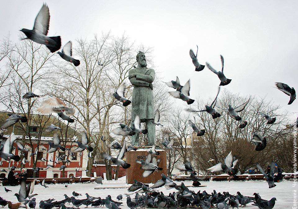 В Москве предложили снести памятник русофобу Энгельсу