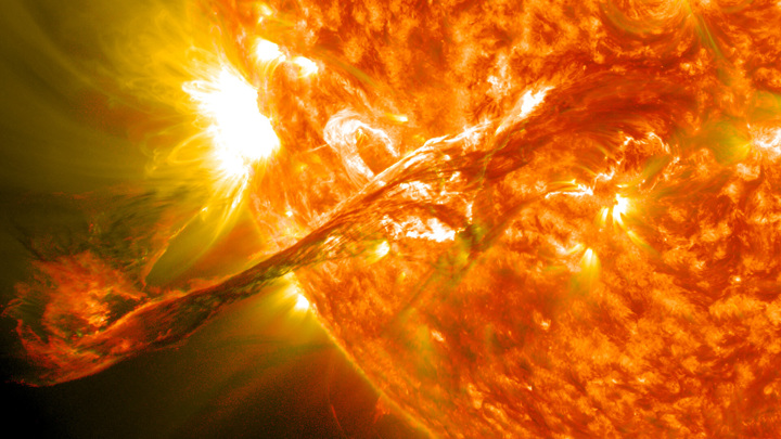 На Солнце обнаружен источник опасных для всего живого частиц