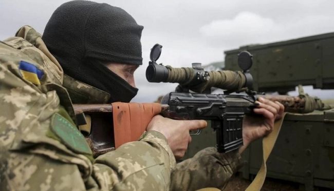 Украинский снайпер убил полицейского ДНР во время эвакуации детей