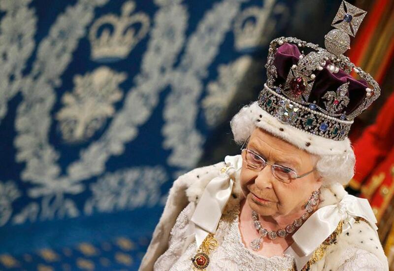 Елизавета II выступила с обращением перед интервью принца Гарри и Меган Маркл