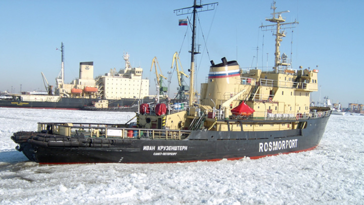В Санкт-Петербурге с ледокола пытались слить 100 тонн дизеля
