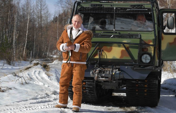 Суровый русский бонсай: таежный отдых Путина и Шойгу