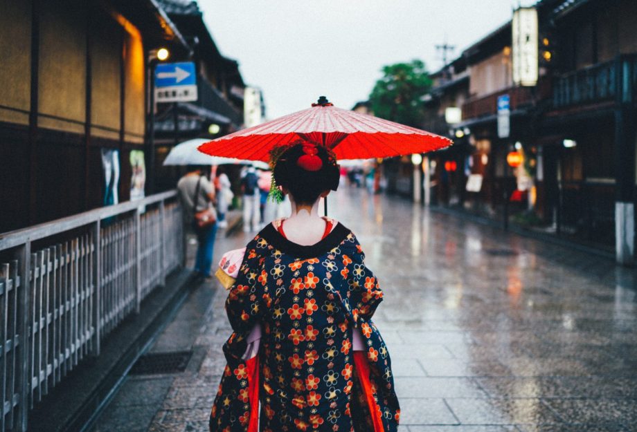 Мудрая японская пословица о том, как отпускать людей из жизни без боли
