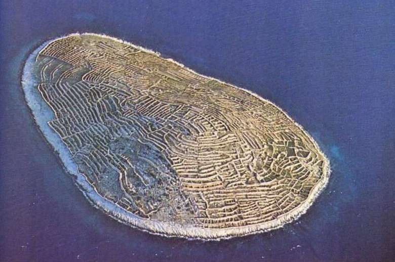 Бальенак - остров в виде отпечатка большого пальца руки