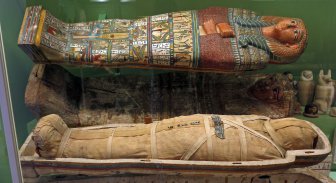 В Польше обнаружена первая в мире мумия беременной женщины