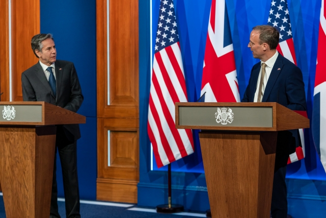 «Планируют создать хаос во всем мире» — против кого США дружат с Британией