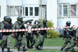 В Казани открыли стрельбу в школе. По данным властей, девять человек погибли, нападавший задержан